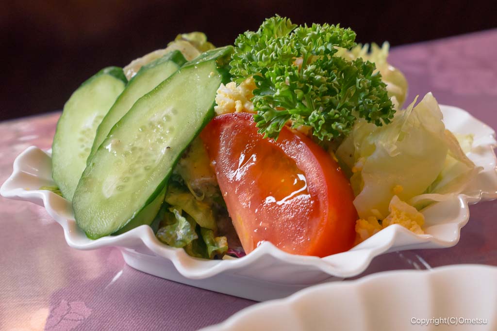 羽村市の洋食店・コーラルの、ランチ・サラダ