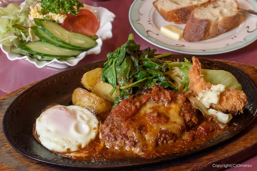 羽村市の洋食店・コーラルの、コーラルハンバーグ