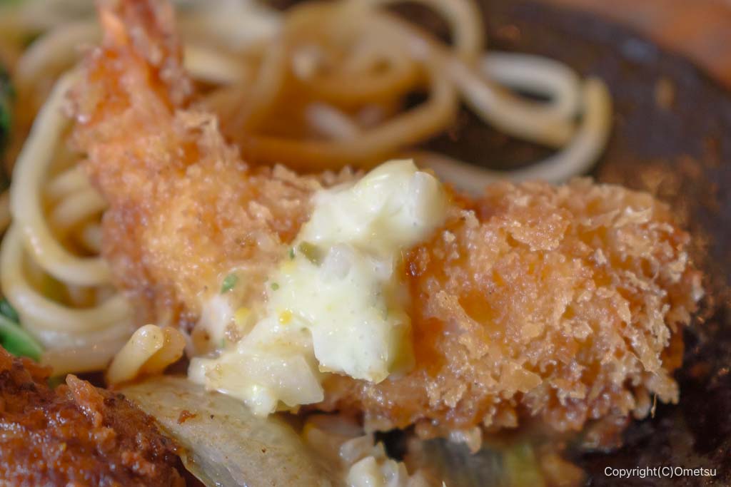 羽村市の洋食店・コーラルの、海老フライ