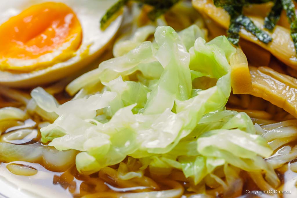 東京都檜原村・たちばな家の、冷やし中華の、茹でキャベツ