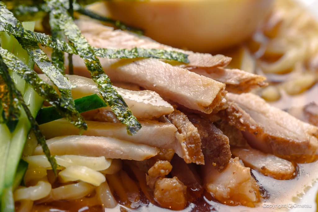 東京都檜原村・たちばな家の、冷やし中華の、刻みチャーシュー