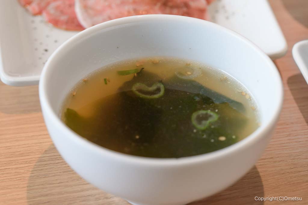 ワンカルビ青梅店の、ワカメスープ