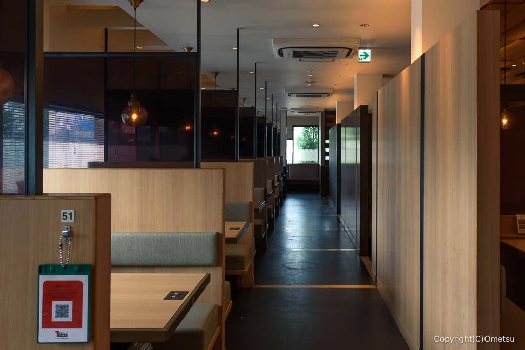 ワンカルビ青梅店の店内