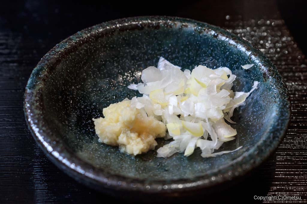 青梅市「うどん 雅びや」の、薬味