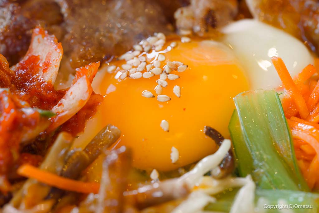 トゥックン² 羽村店の、石焼カルビビビンバの、玉子
