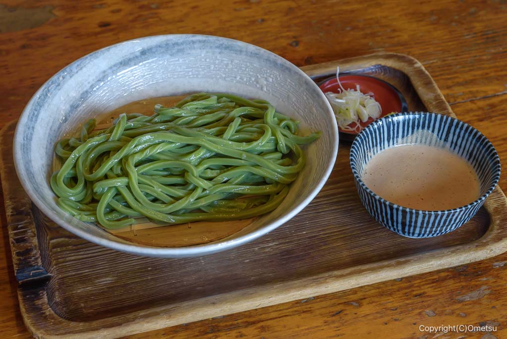 青梅市・御岳山の、紅葉屋の、くるみうどん