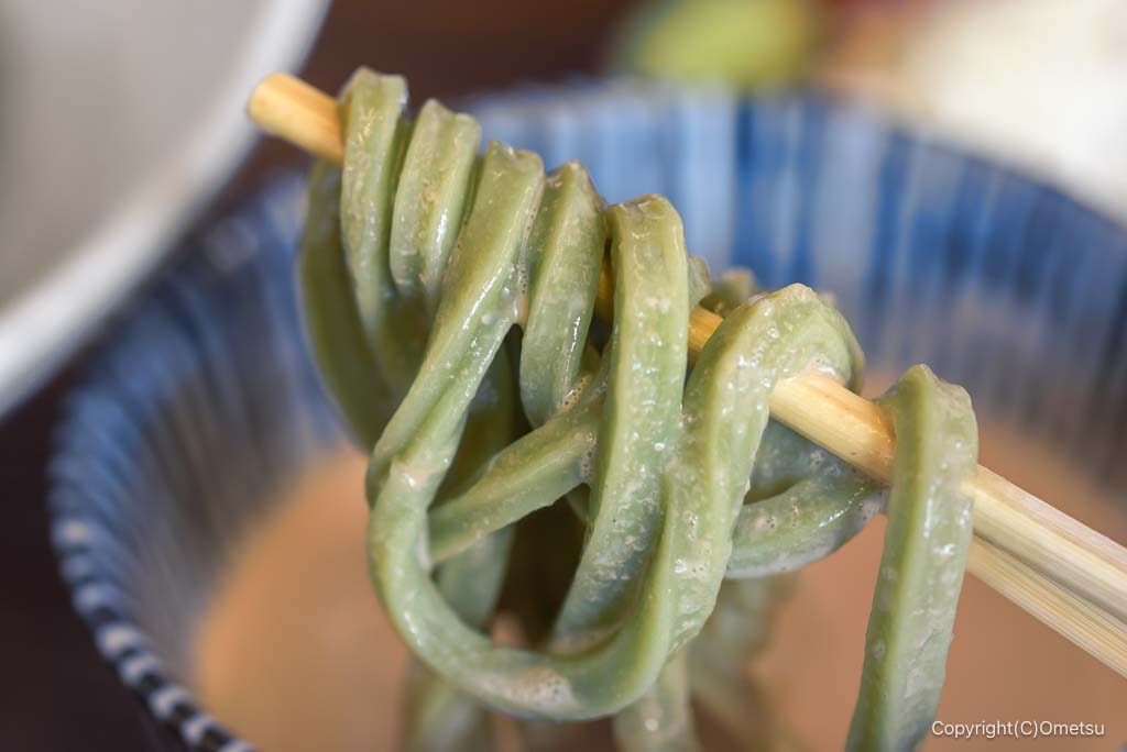 青梅市・御岳山の、紅葉屋の、くるみ汁と、うどん