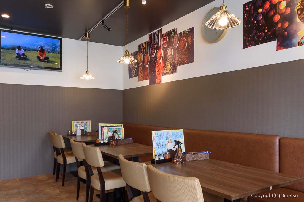 羽村・アジアンレストラン フードガーデンの店内