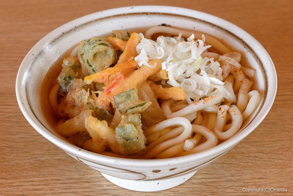 青梅市東原公園水泳場・売店の、天ぷらうどん