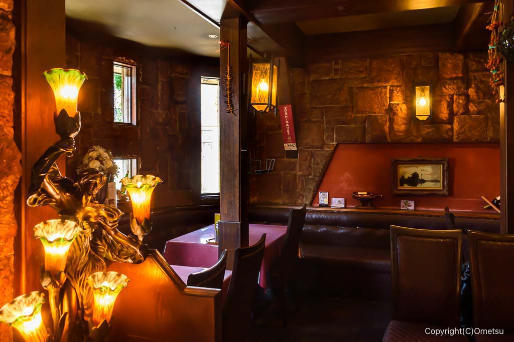 羽村市の洋食店・コーラルのシャンデリア