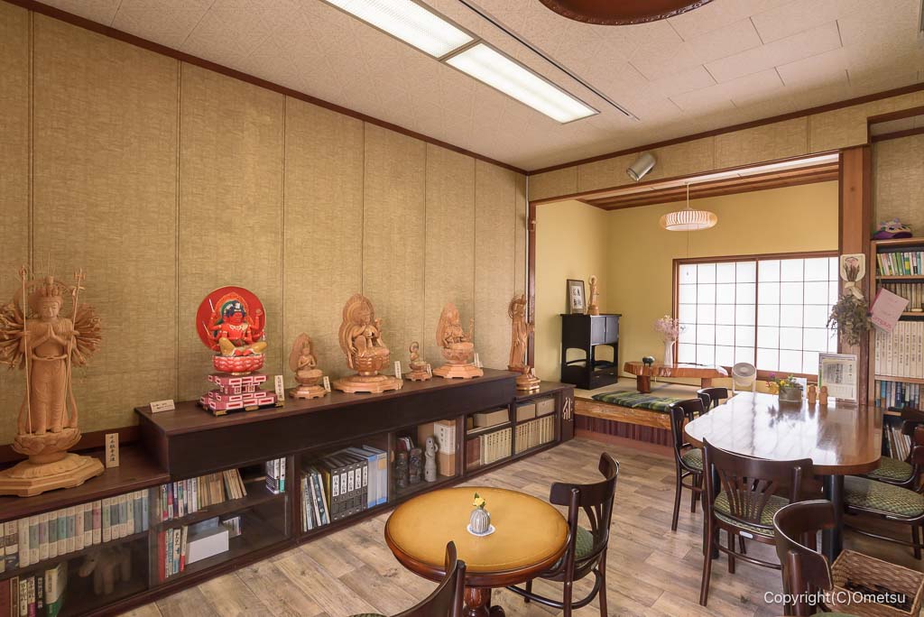 瑞穂町・Gallery喫茶 小仏 の、店内