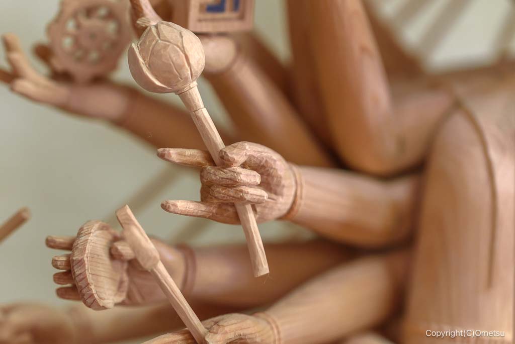 瑞穂町・Gallery喫茶 小仏 の、千手観音立像の手