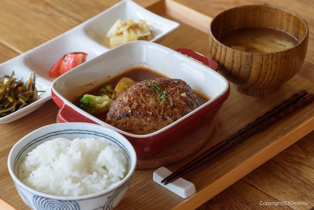 福生「Cafeどす」の、ハンバーグの、おひるごかん