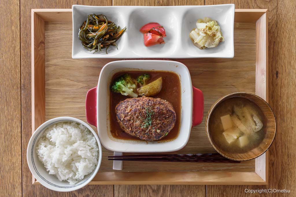 福生「Cafeどす」の、ハンバーグの、おひるごかん