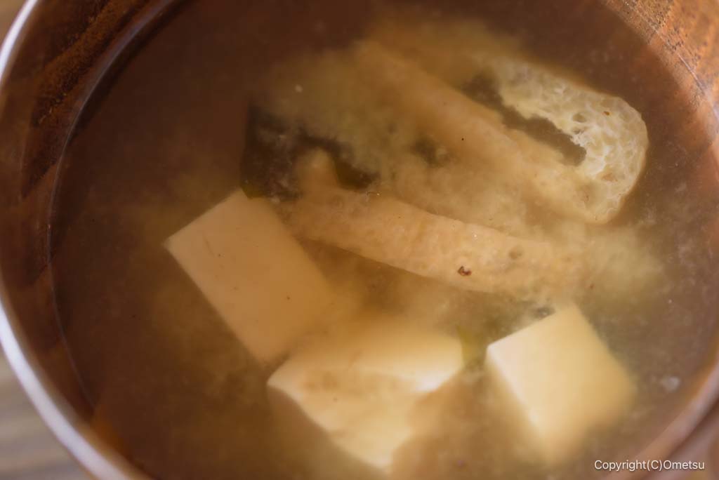 福生「Cafeどす」の、味噌汁