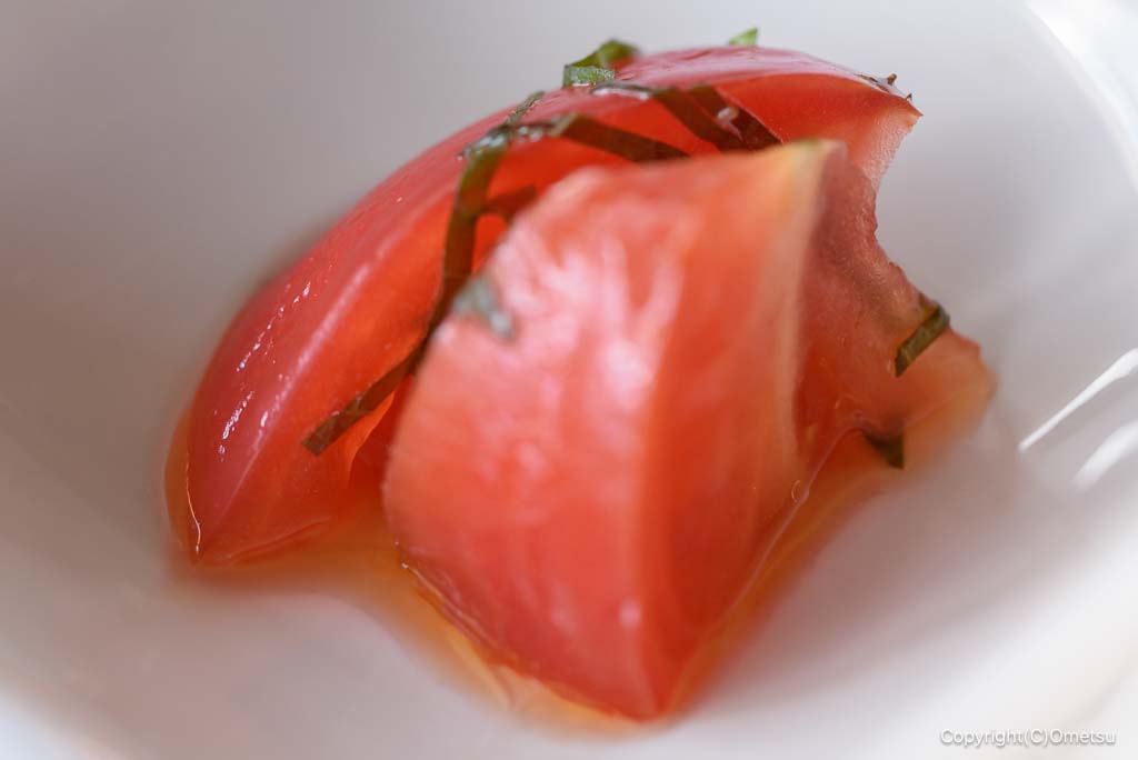 福生「Cafeどす」の、トマトの、おばんざい