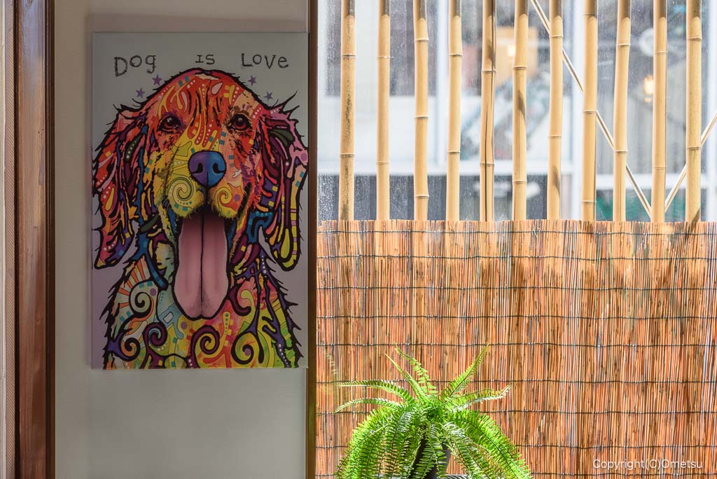 福生「Cafeどす」の、店内