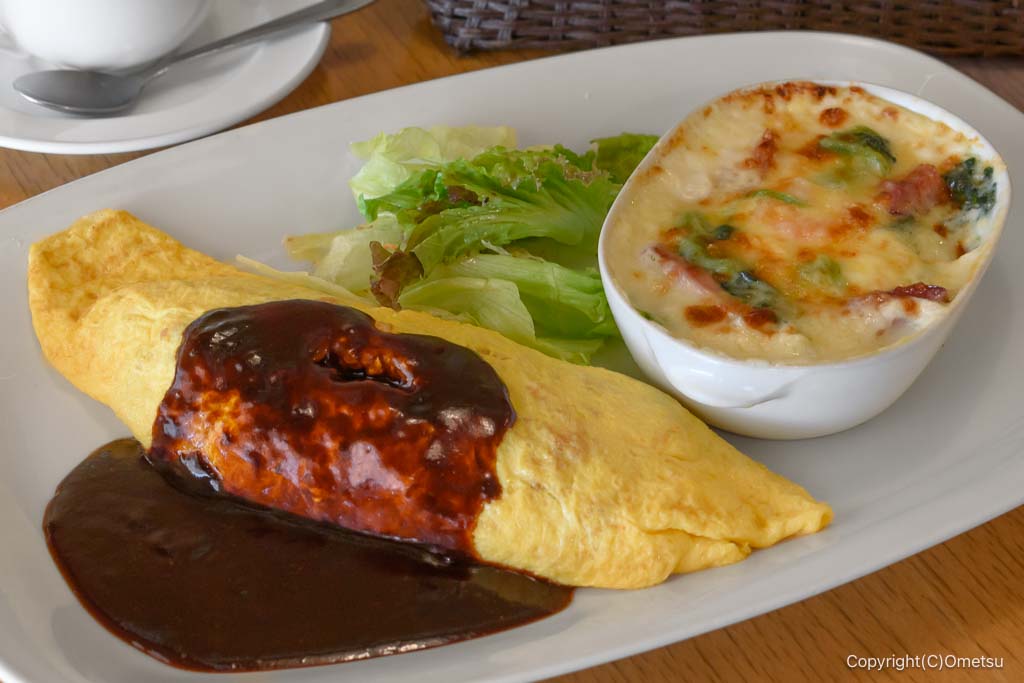 クーポール河辺店の、オムライスとミニグラタン