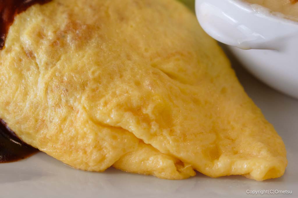 クーポール河辺店の、オムライスの卵