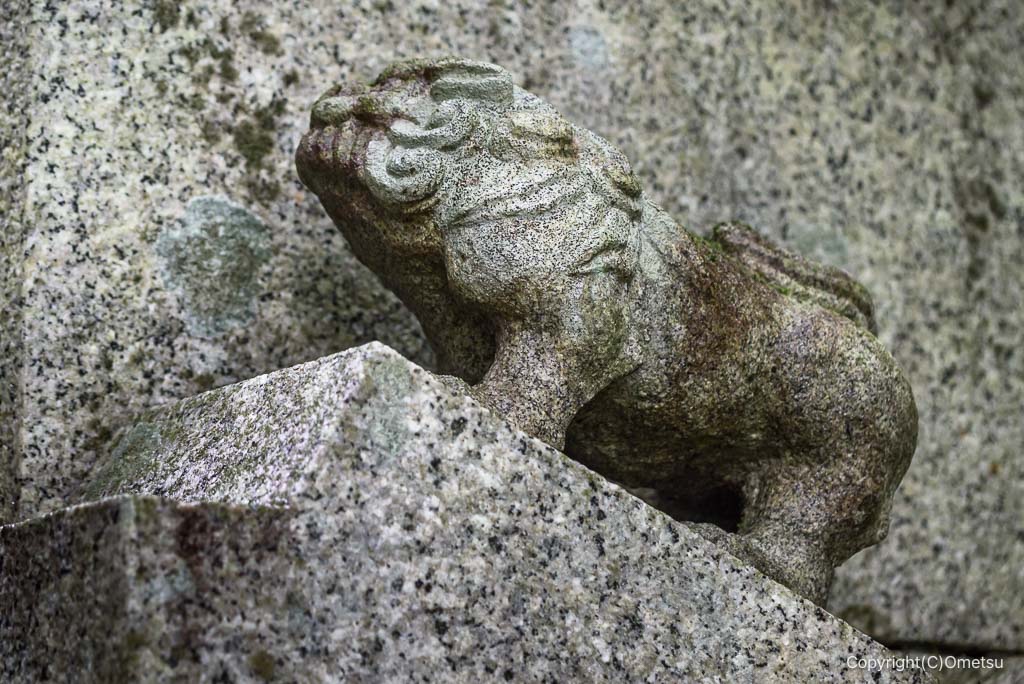青梅市・青渭神社・里宮の、子供の狛犬