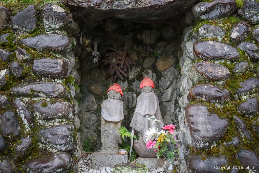 青梅市・青渭神社付近の、お地蔵さん