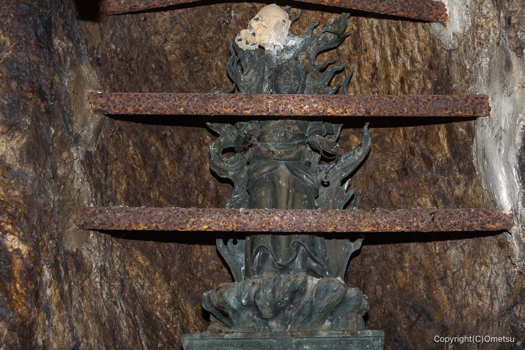 青梅市・久石山、不動明王立像