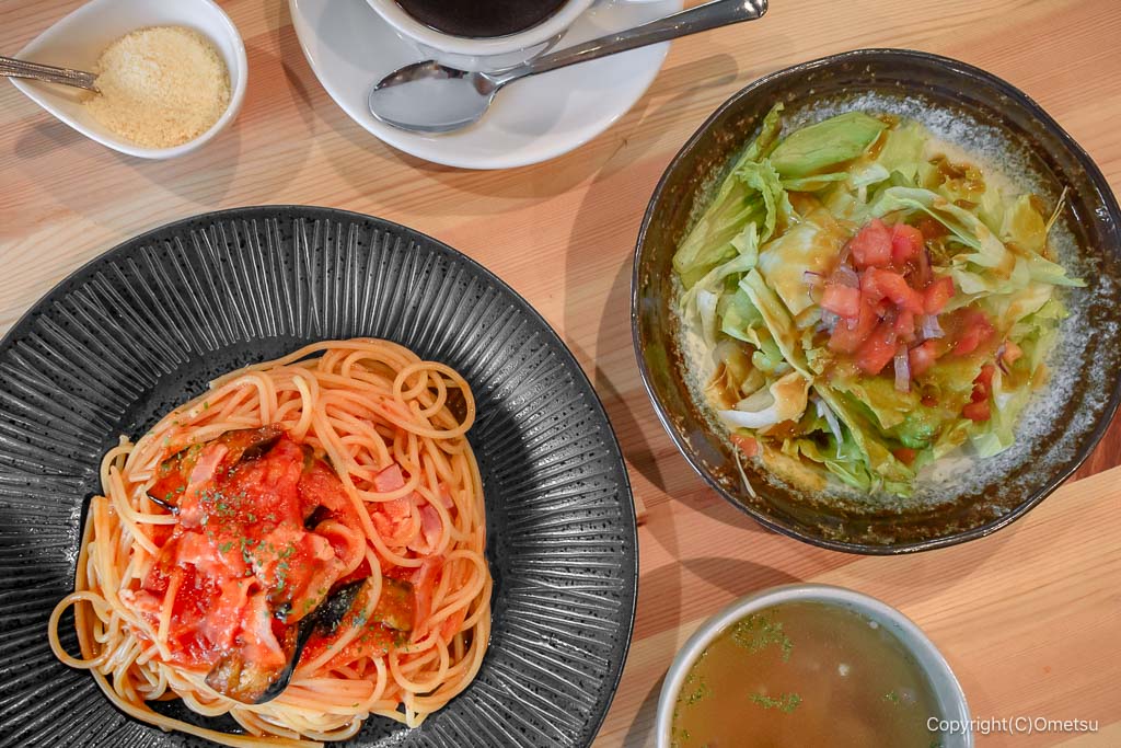 青梅・長渕の「農園レストラン旬」の、秋ナスとベーコンのトマトソースパスタセット