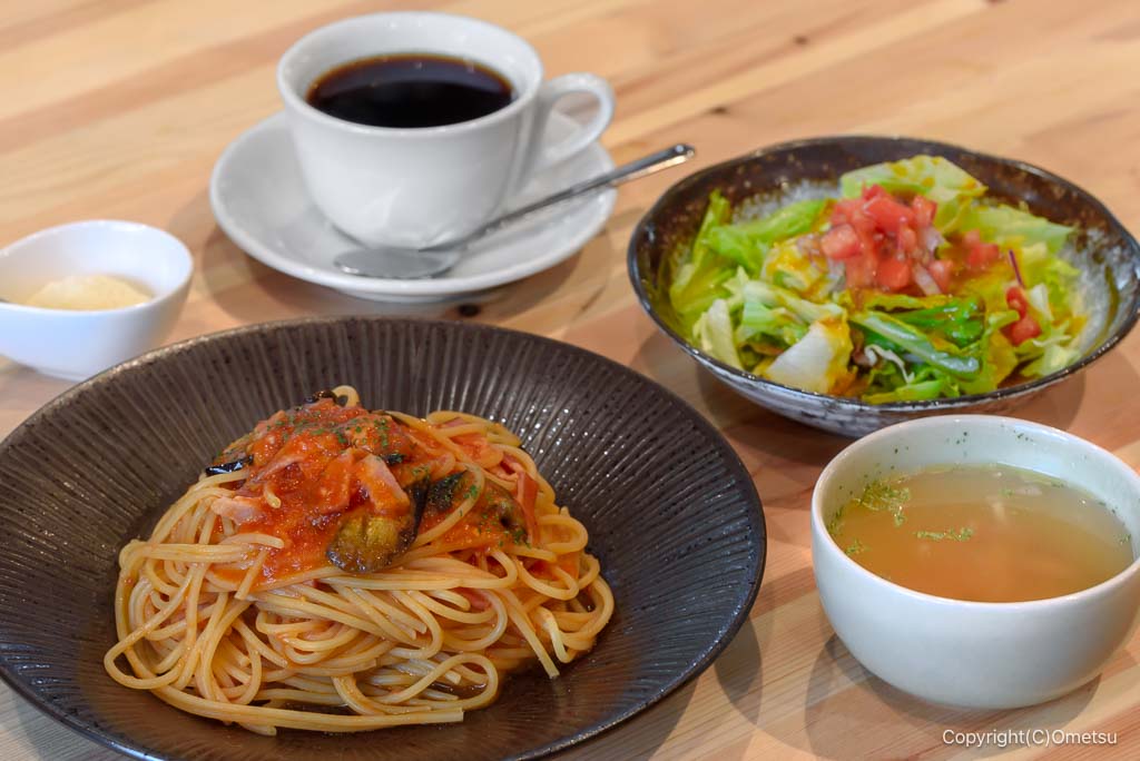 青梅・長渕の「農園レストラン旬」の、秋ナスとベーコンのトマトソースパスタ