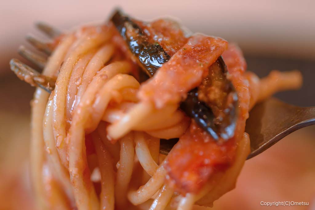 青梅・長渕の「農園レストラン旬」の、秋ナスとベーコンのトマトソースパスタ