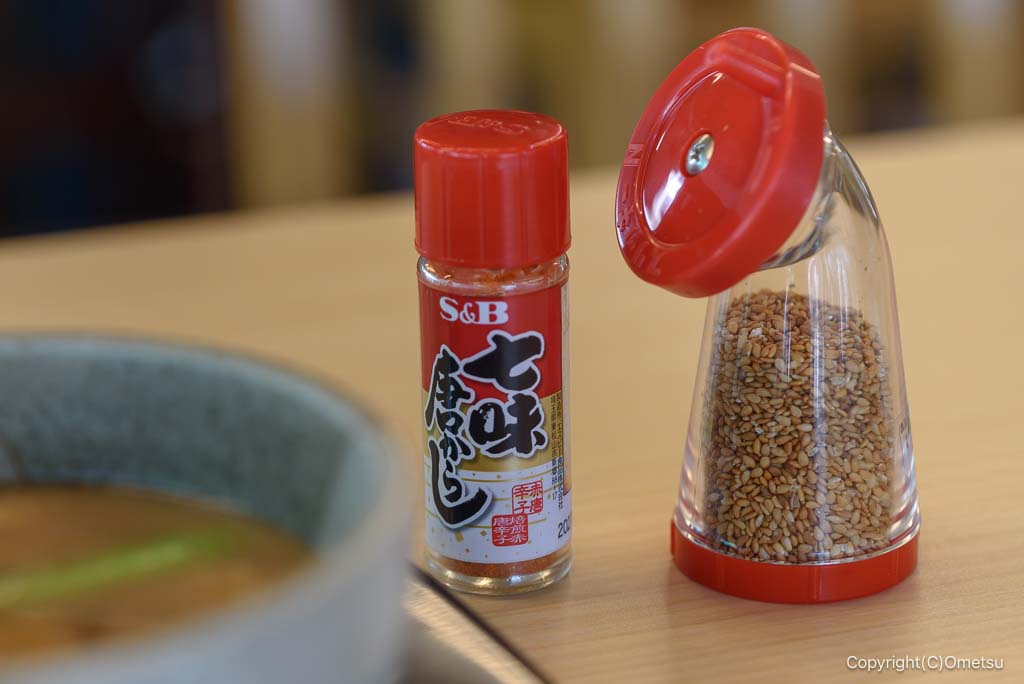 武蔵野うどん・竹國青梅店の、調味料