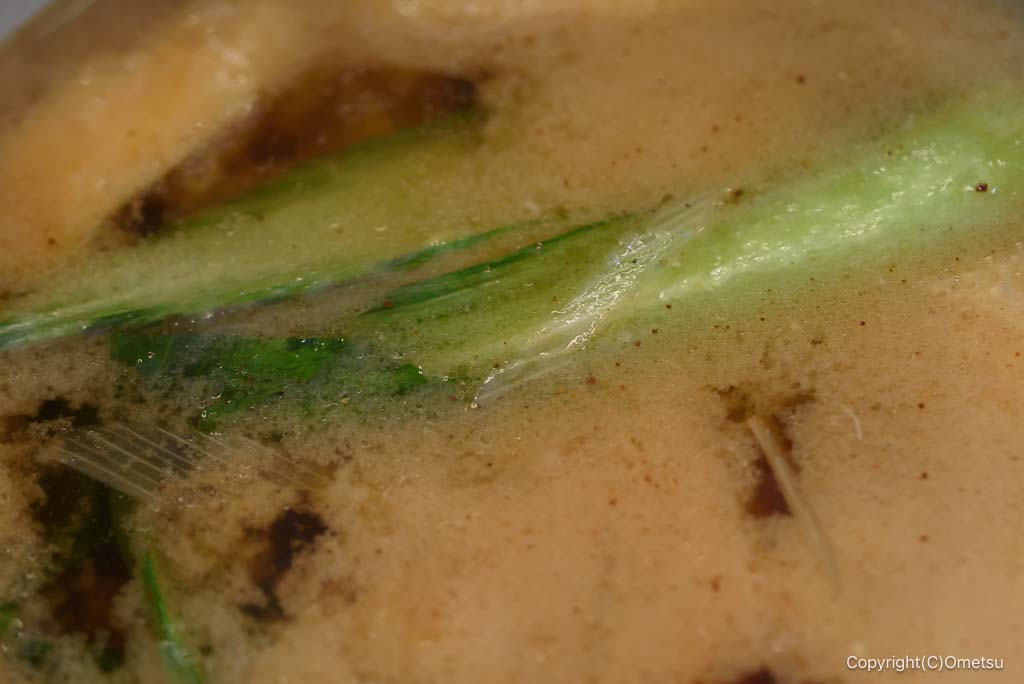 武蔵野うどん・竹國青梅店の、あごだし鳥汁の、青菜