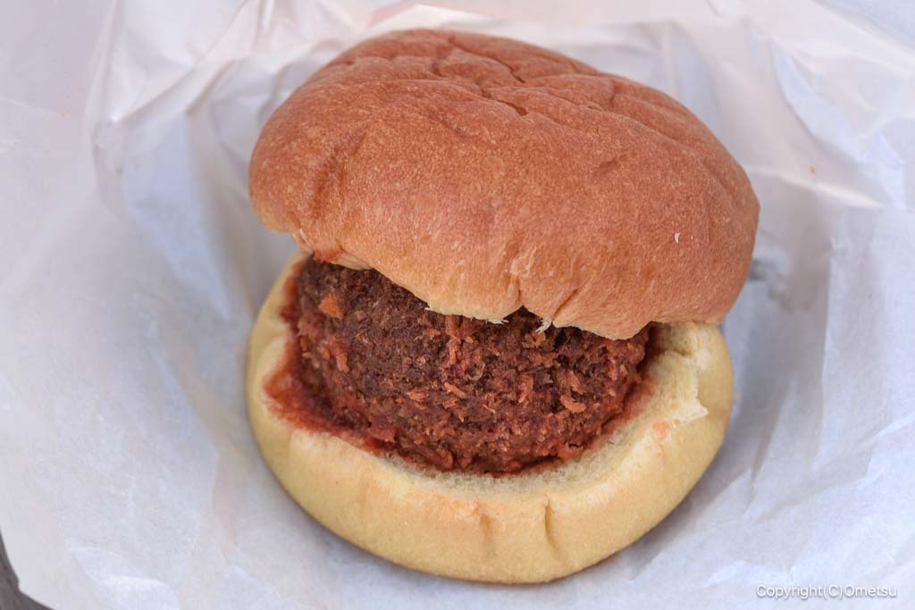 吉祥寺・肉のさとう、メンチカツバーガー