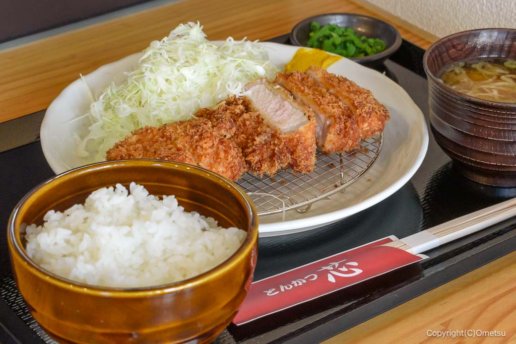 青梅市・とんかつ芯の、ロースカツ定食