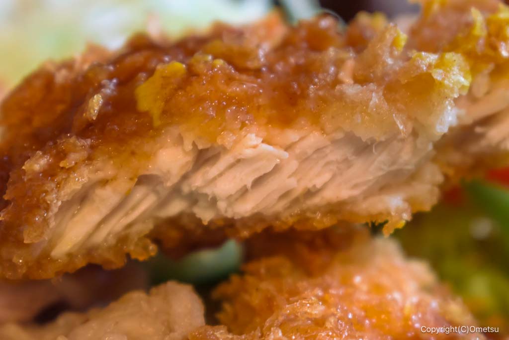 福生の食事処・池の、チキンかつの肉