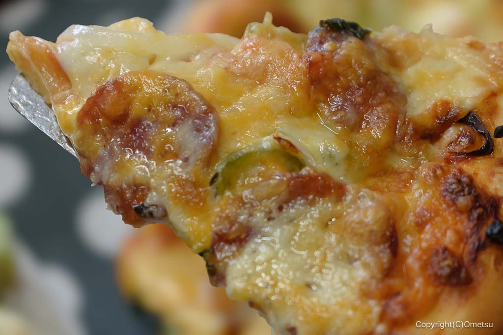 青梅のドッグカフェ・ケイニスの、ミックスピザ