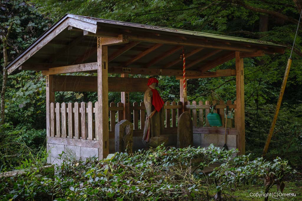 青梅・旧吹上トンネル付近の。地蔵尊