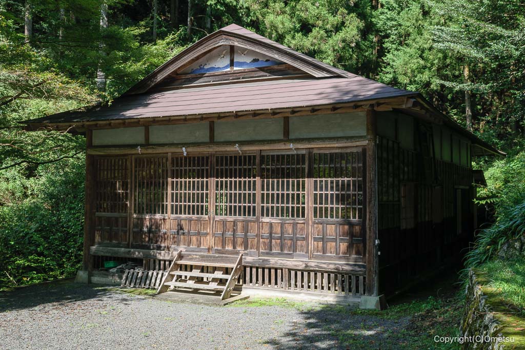 青梅・上成木神社の、神楽殿