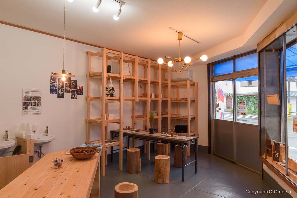 奥多摩AUBAの、店内