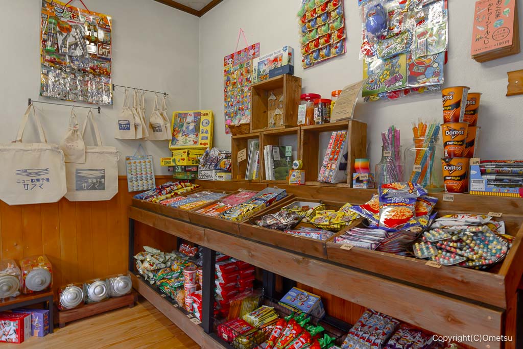 奥多摩町・ニュー駄菓子屋サンマ・駄菓子コーナー