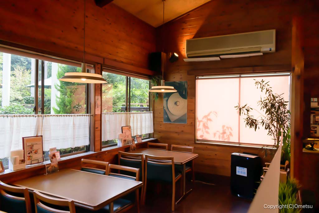 飯能市・レストランHAMAの店内