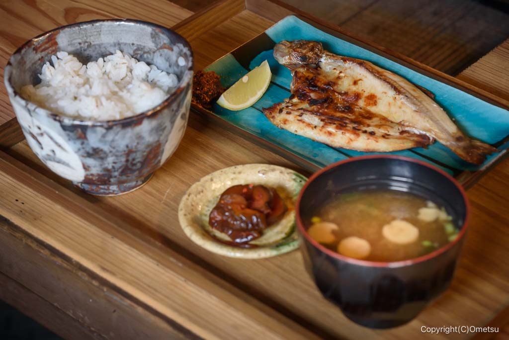 奥多摩アウトドアステーションの、ヤマメの一夜干し定食