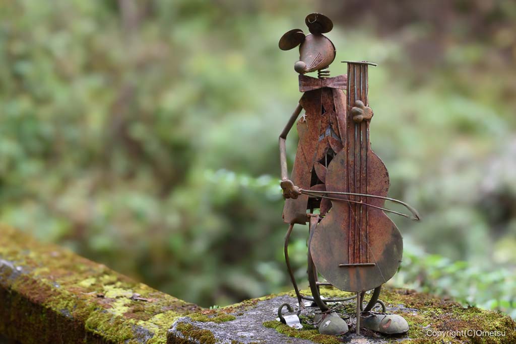 日の出山の、チェロ弾きのオブジェ