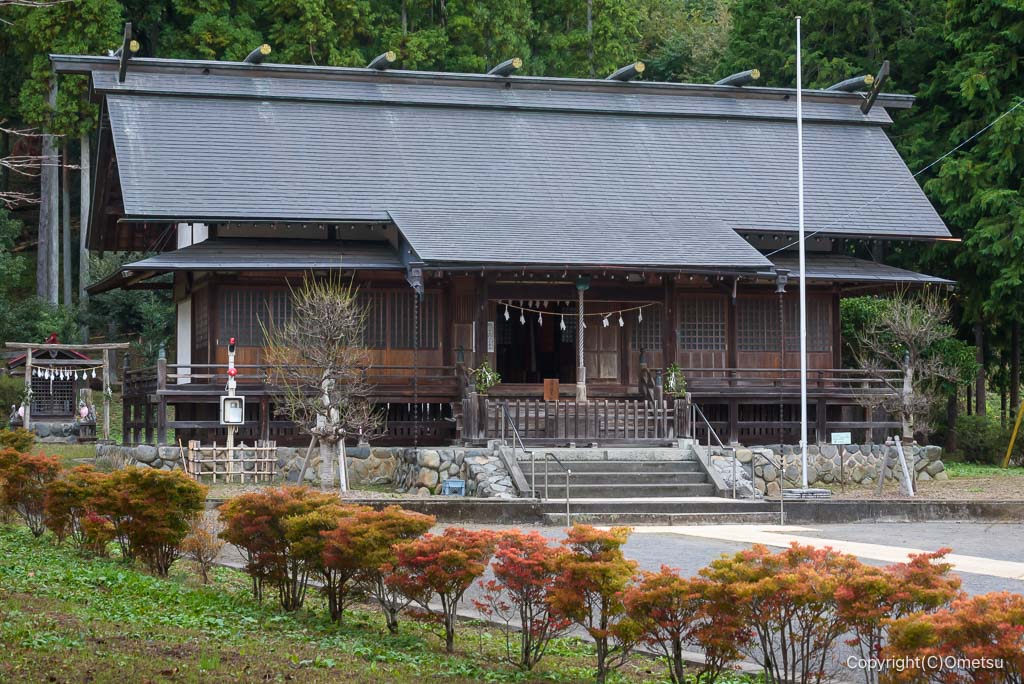 青梅・下山八幡神社の拝殿