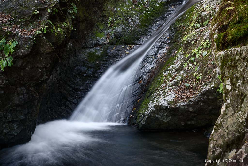 奥多摩町・三ツ釜の滝・上段のナメ