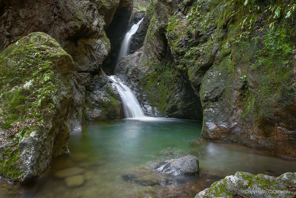 奥多摩町・海沢園地、ネジレの滝