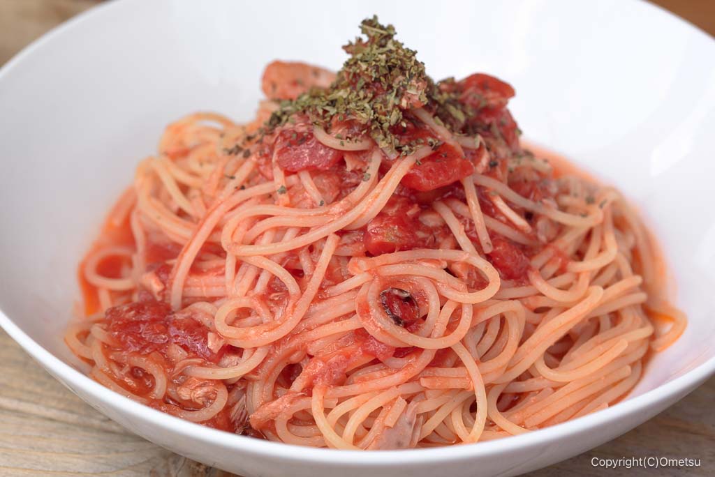 奥多摩町・アルソミトラの、エビとツナのトマトソースパスタ
