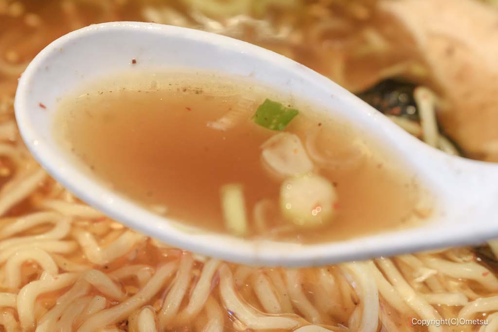 麺や独歩 拝島駅前店の、魚介スープ