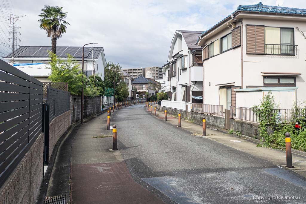 昭島市・中込引込線通りのカーブ