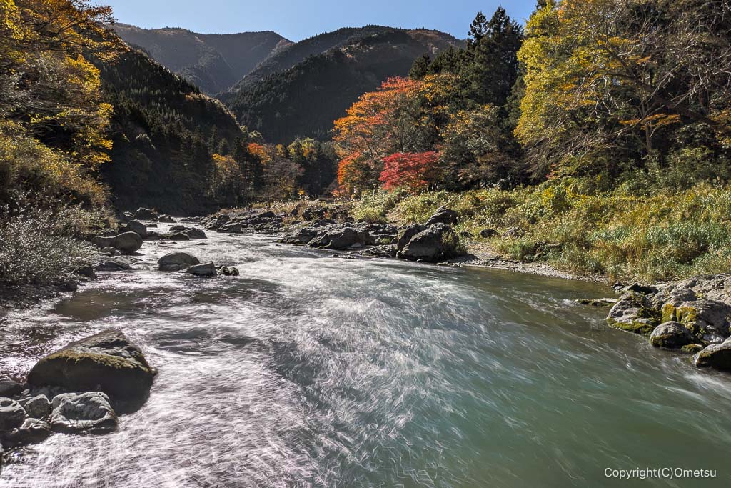 青梅・御岳渓谷の、清流の多摩川