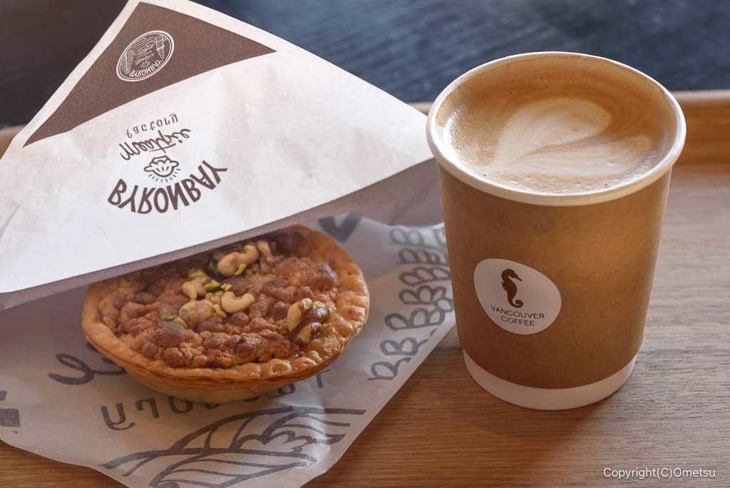 あきる野・VANCOUVER COFFEE Espressoの、ラテと、アップルパイ